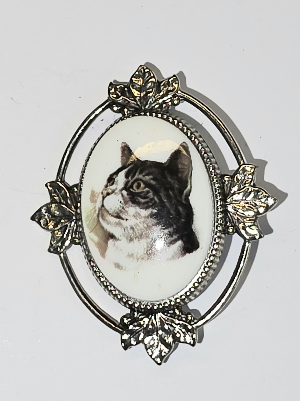 Vintage Silver Tone Cat Porcelain Cameo Brooch with White Oval